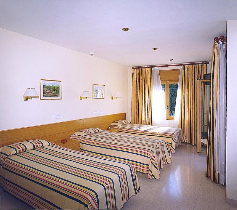 Hostal Mallorquines Riudarenes Ngoại thất bức ảnh